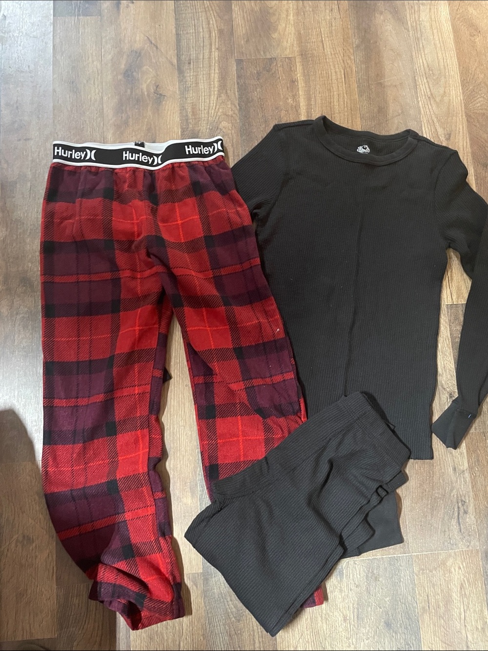 Hurley Kids Red Plaid & Black Thermal Two-Piece Pajama Set